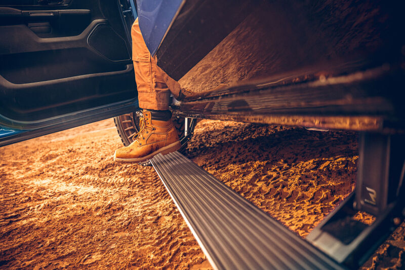 AMP Research AMP PowerStep Plug N Play — alternate view 2